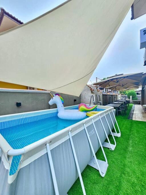 Cozy Holiday Home Karaoke Bbq Bukit Indah Jb Johor Bahru Kültér fotó
