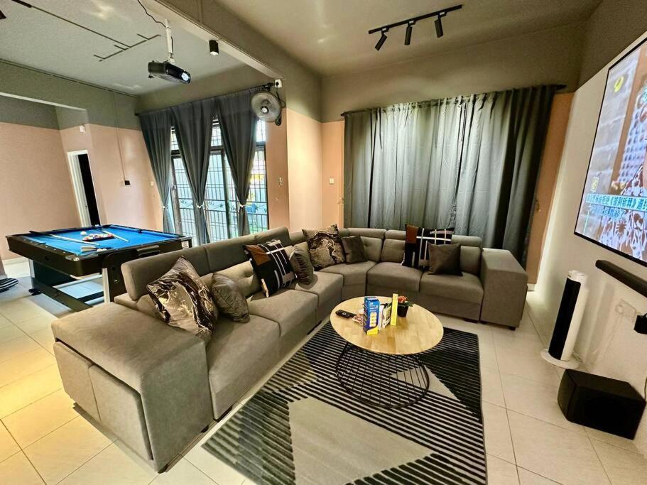 Cozy Holiday Home Karaoke Bbq Bukit Indah Jb Johor Bahru Kültér fotó